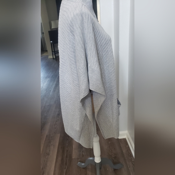 Jones New York short sleeved grey sweater or cardigan - Picture 3 of 4